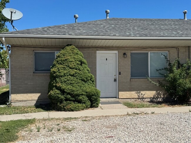 Building Photo - 717 E 12065 S