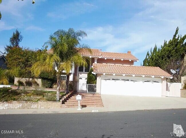 Photo - 893 Lindawood St