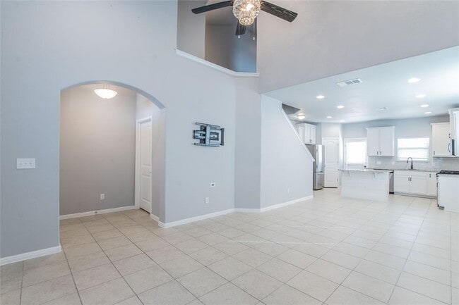 Photo - 921 Medina Wy