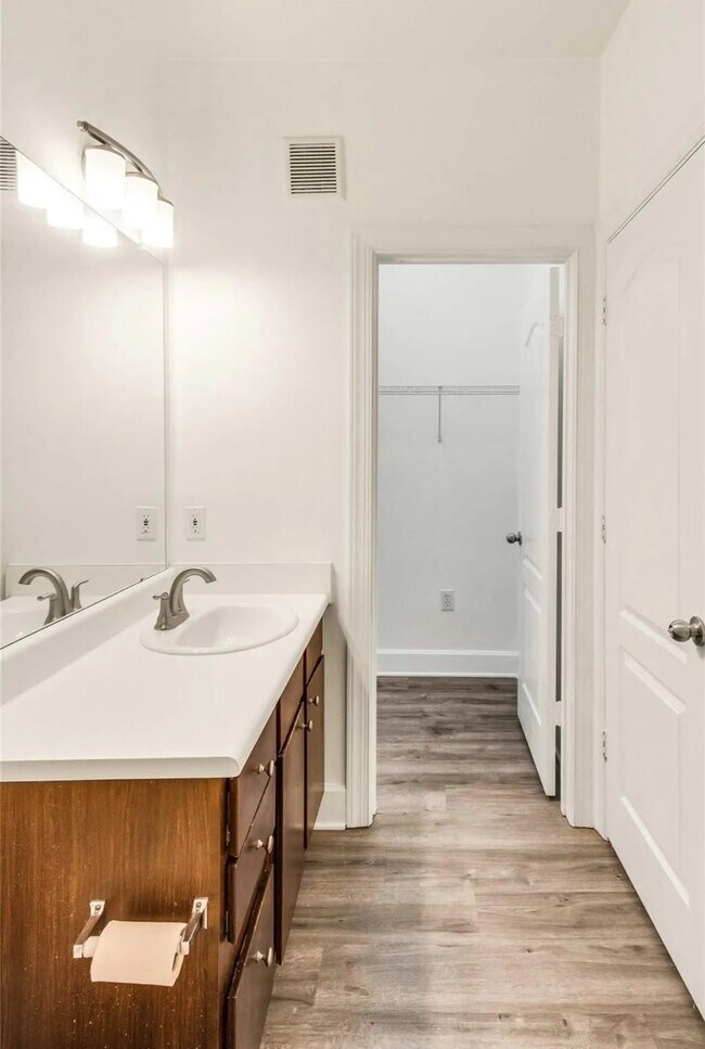 Photo - Room in Condo on Crossing Pl