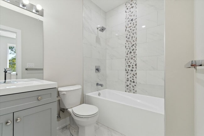 Photo - 723-729 N 35th St