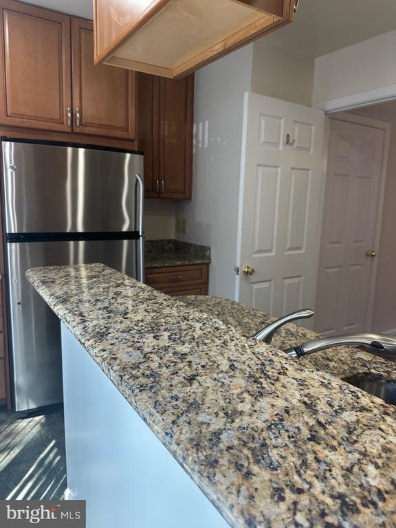 Photo - 560 Colecroft Ct