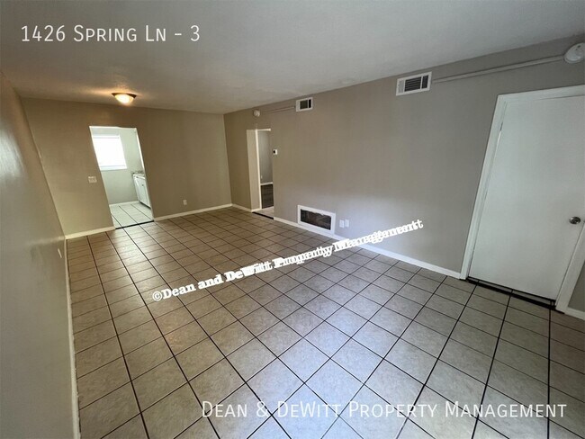 Photo - 1426 Spring Ln Unit 3