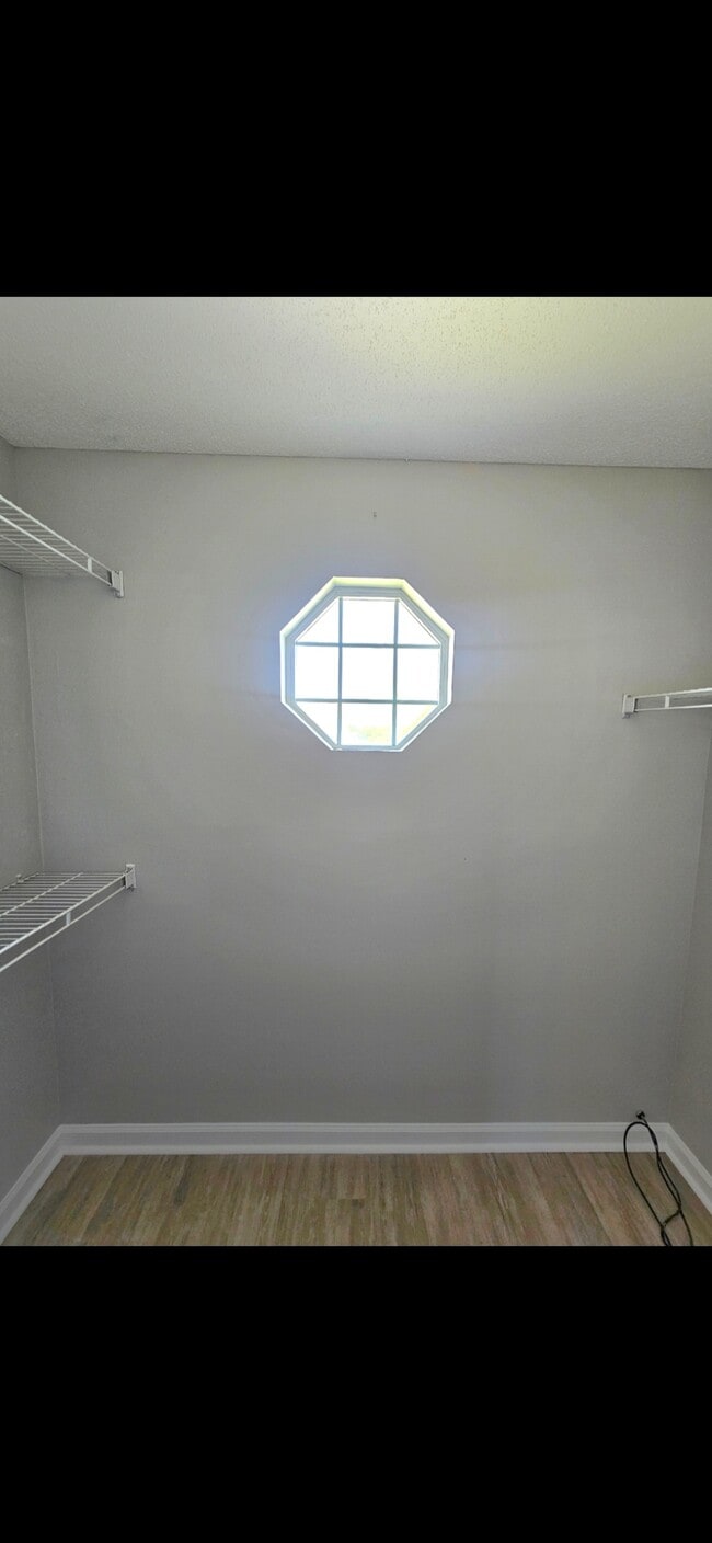 Photo - 112 W Oak Manor Ct