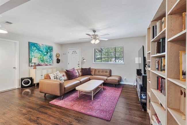 Building Photo - 1715 W St Johns Ave