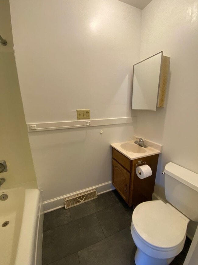 Photo - 947 E Gorham St Unidad 2