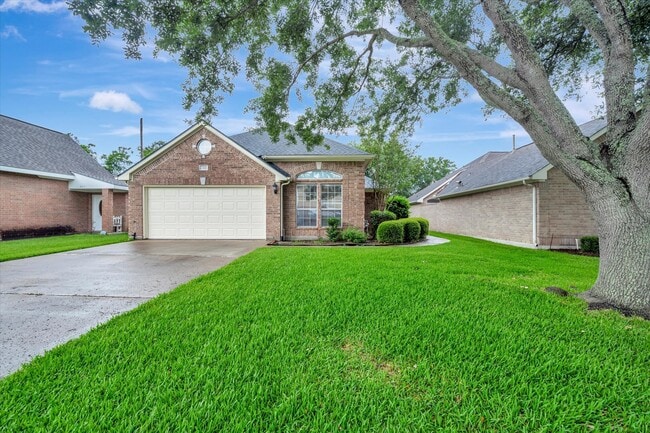 Building Photo - 2421 Baycrest Dr