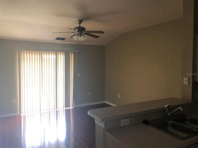 Photo - 5471 Vineland Rd Unit 7310