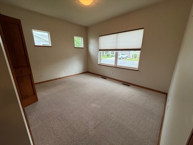 301 S Hanley Ave