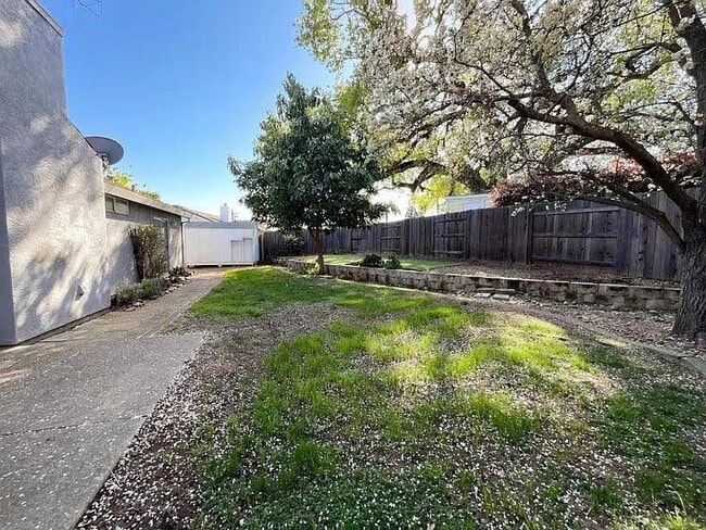 Photo - 1041 Shenencock Way