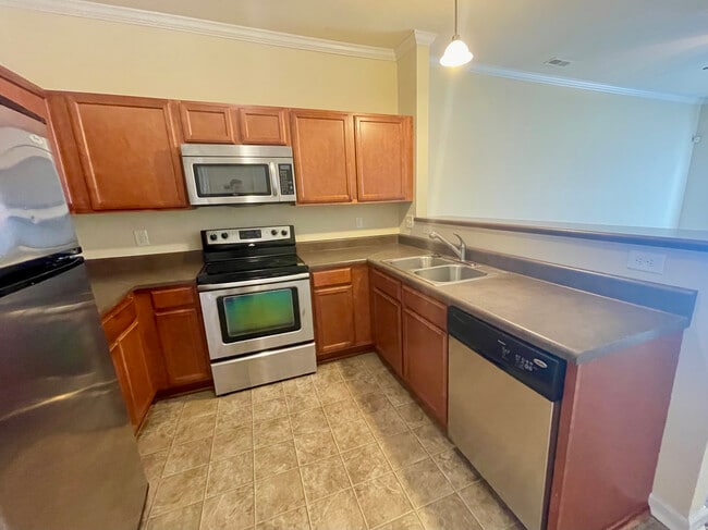 Kitchen - 402 Glenhaven Ln