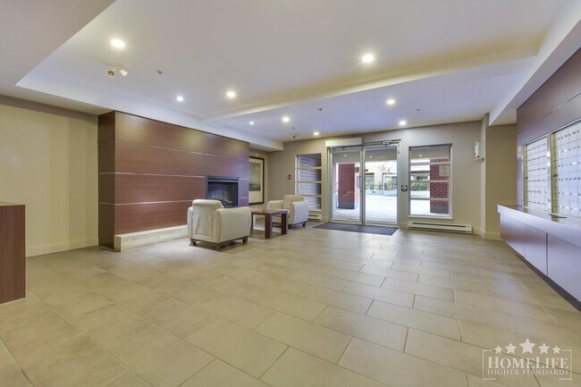 Photo - Charming 2 Bed 2 Bath + Den Ground Level Condo in Walnut Grove Unité A117