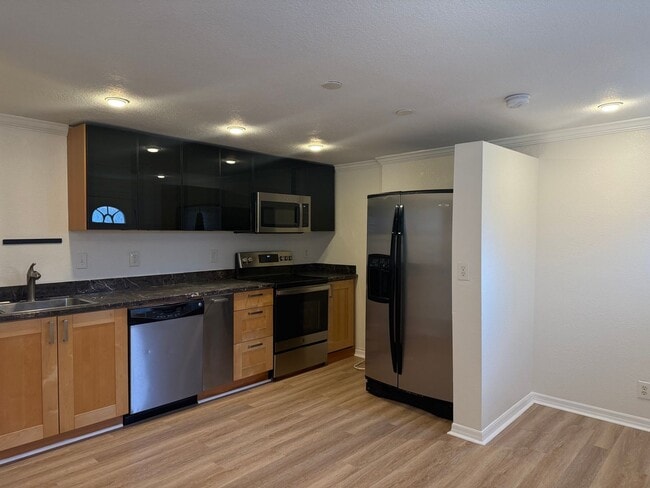 Photo - West Walnut St Unit W. Walnut Apt # 3