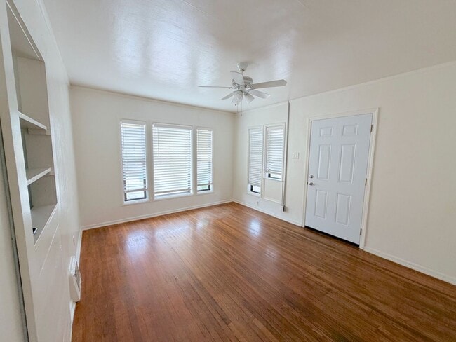 Photo - Fif747 Unit Fif747-749
