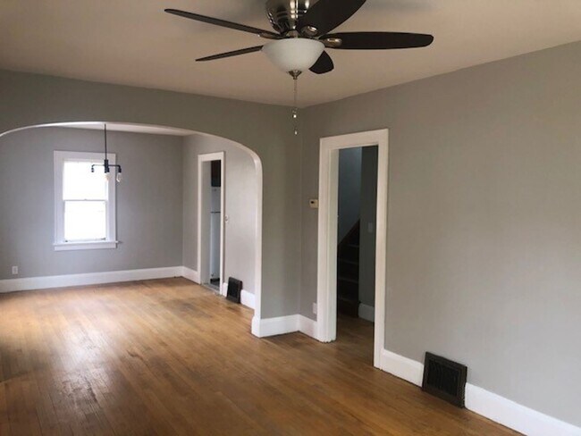 Photo - $1,350| 3bd 2Ba|1621 Badger | Available 11... Casa