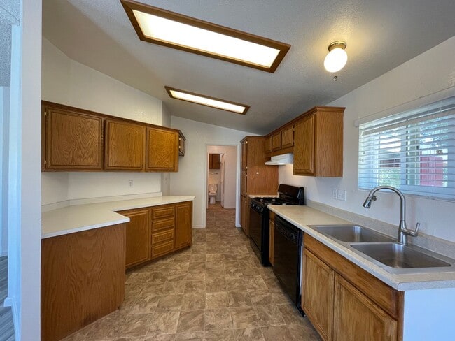 Country Living Meets Livestock-Friendly Co... - Country Living Meets Livestock-Friendly Co...