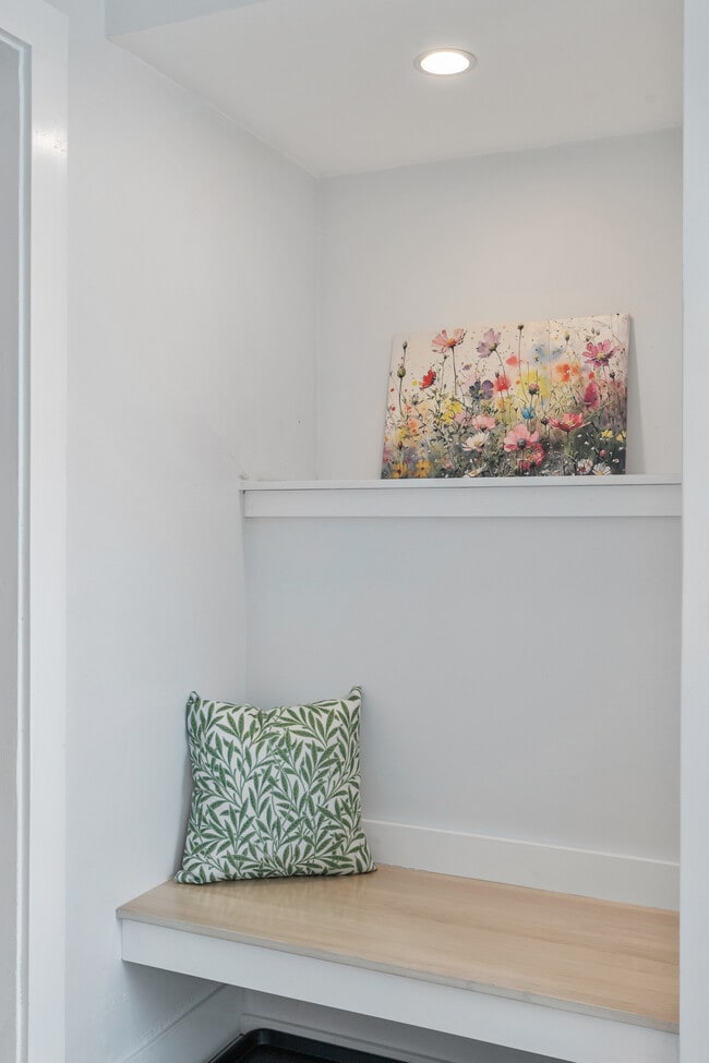 Photo - 324 E Commercial St