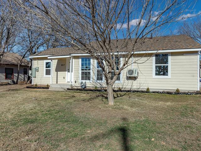 Photo - 807 Adkins St