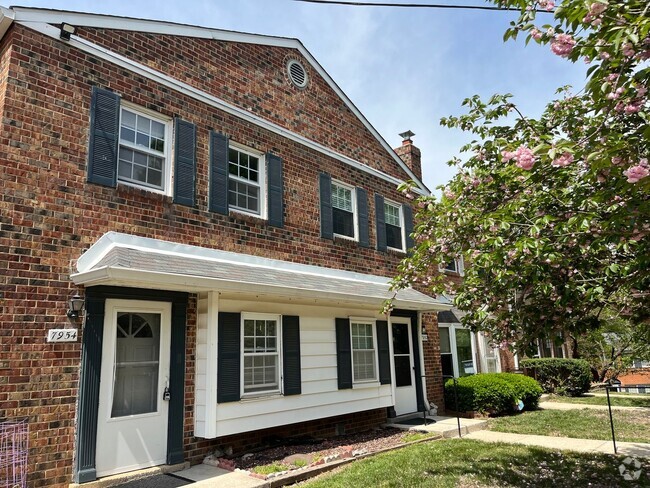 Building Photo - 7954 Lakecrest Dr Rental