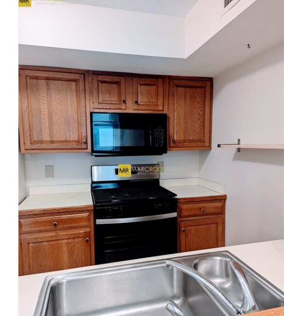 Photo - 147 Kelton St Unidad 703