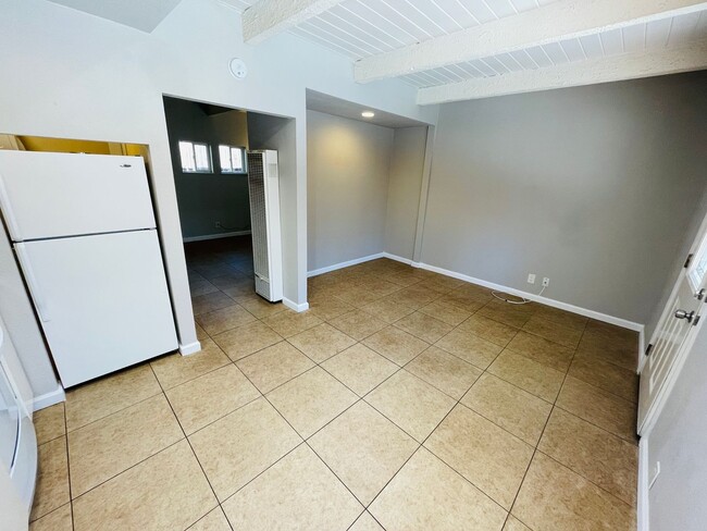 Photo - Pet friendly 1 bedroom unit with washer/dr... Unidad 1