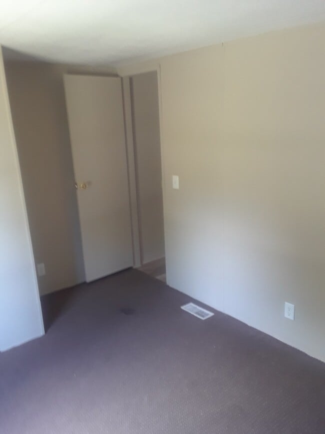 1505 Goodyear Ave