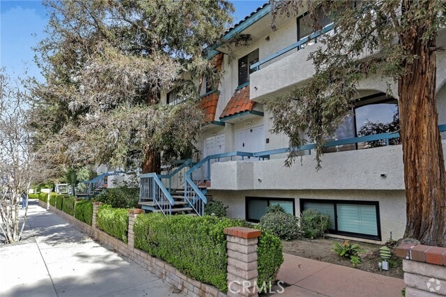 Building Photo - 5346 Zelzah Ave Rental