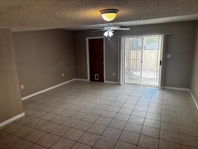 Photo - "Charming 2-Bedroom Townhouse in Fort Walt... Unidad 12