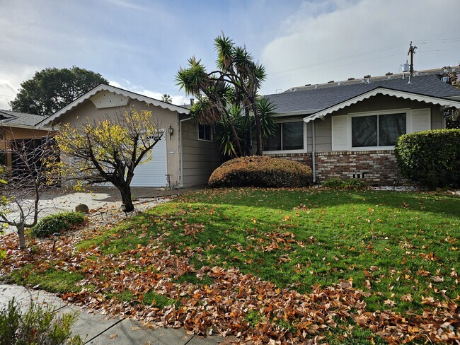 Building Photo - 1323 Bobolink Cir Rental