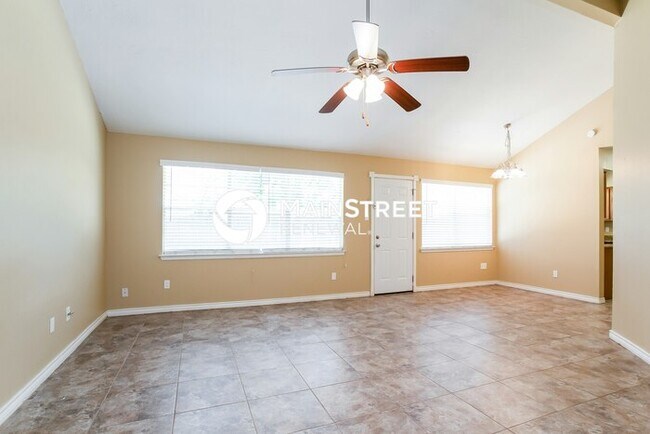 Photo - 3 Bedroom Pet-Friendly Home in Humble, TX with Main Street Renewal