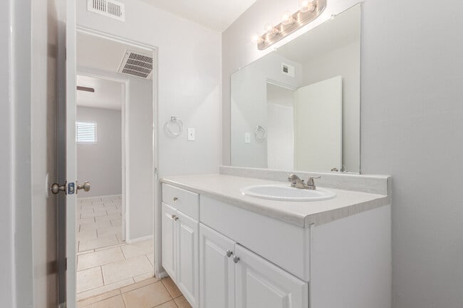 Photo - 2124 W Turney Ave