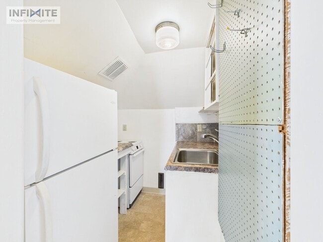 Photo - Downtown Charmer! 1st Month Free!