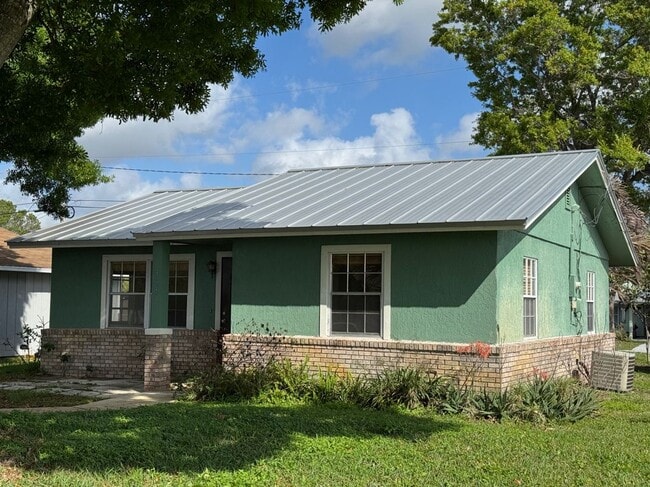 Photo - 364 16th St SW