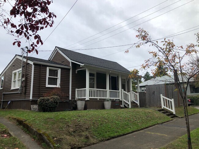 Building Photo - Adorable Two-bedroom Ballard Cottage