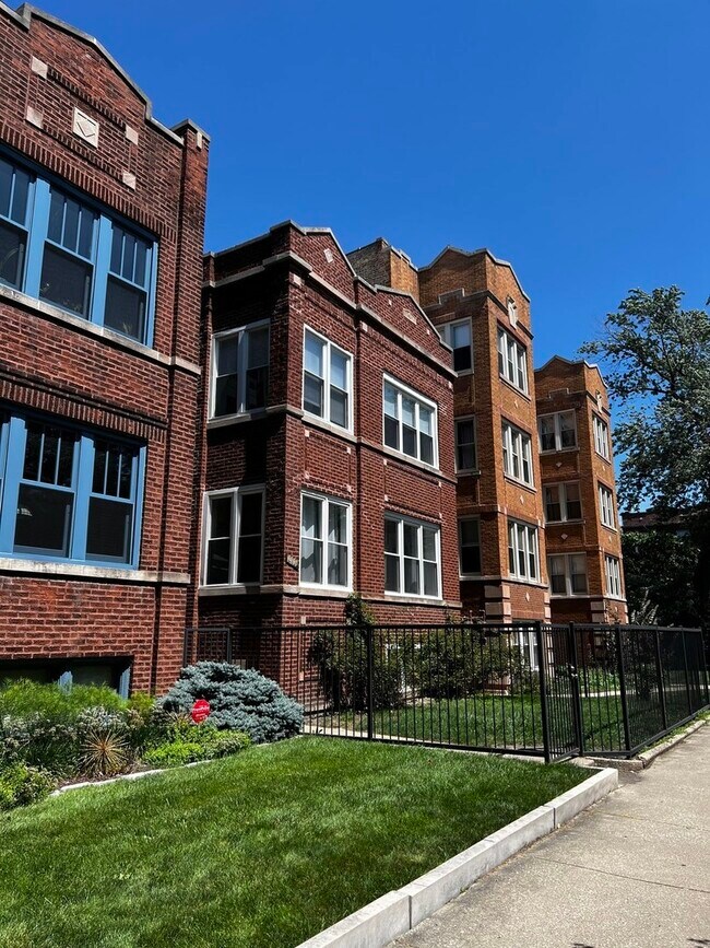 3306 W Cullom Ave Rental For Rent in Chicago, IL