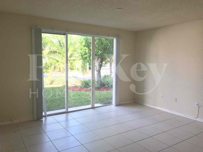 Photo - 2281 NE 42nd Cir