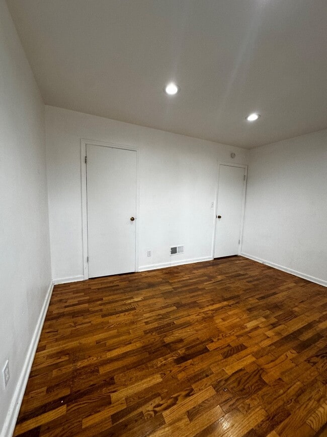 Photo - 1652 Stanley St