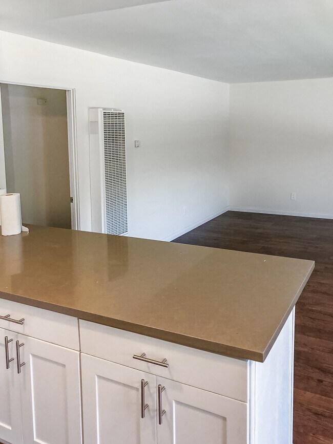 Monrovia Apts