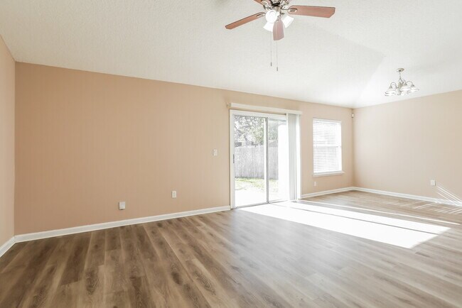 Photo - 3290 Silverado Cir