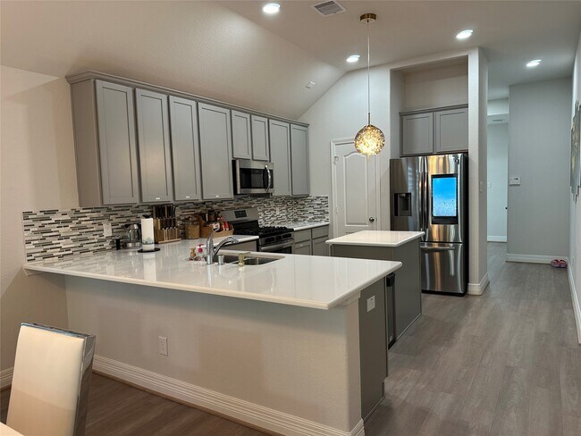 Photo - 15515 Sailpoint Ln