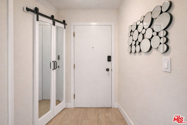 Photo - 927 Kings Rd Unidad 117