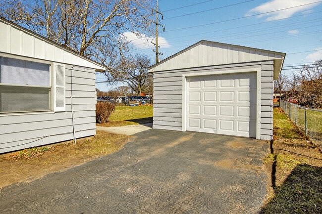 Photo - 7525 Mildred Rd