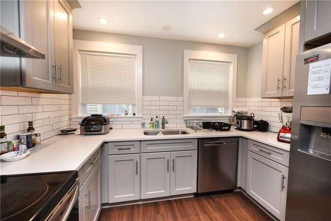 Photo - 152 Rosedale St Unit City glamour