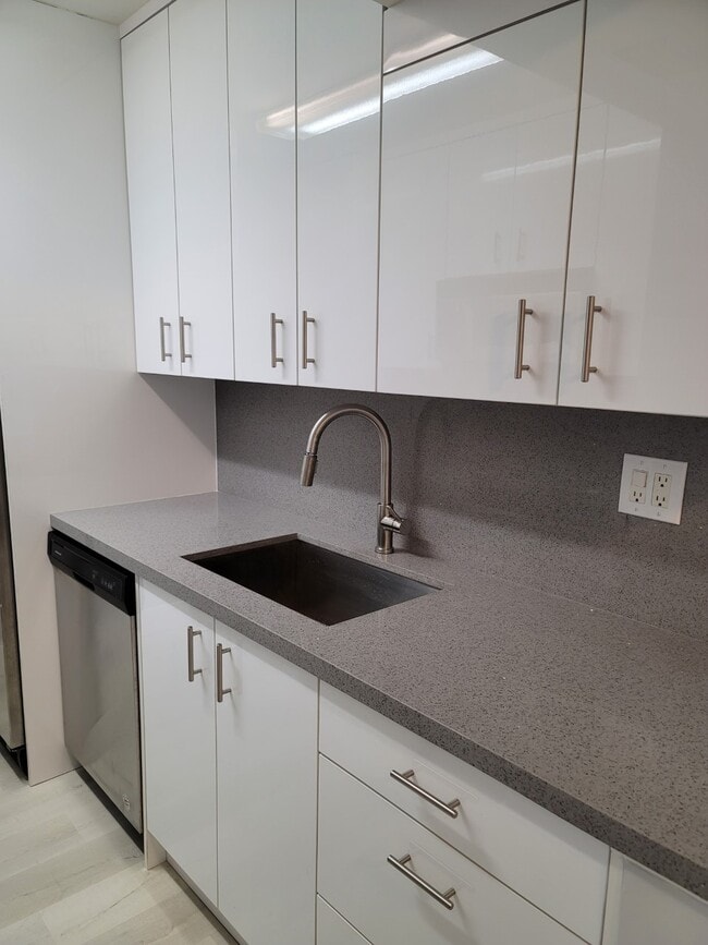 Photo - 10790 N Kendall Dr Unidad C8