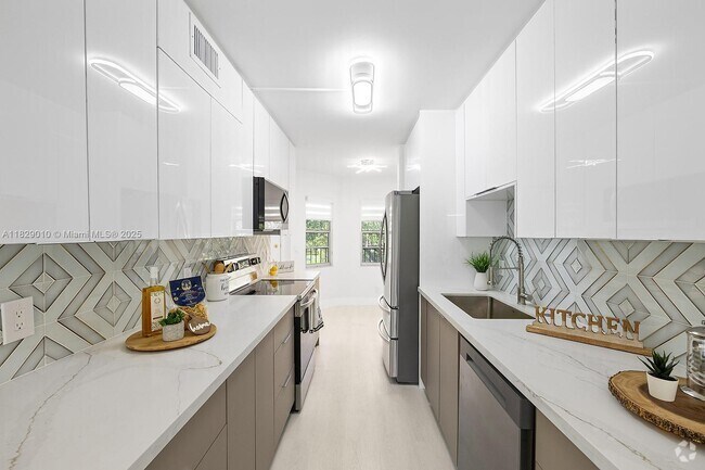 Building Photo - 12501 SW 14th St Unit 313R Rental