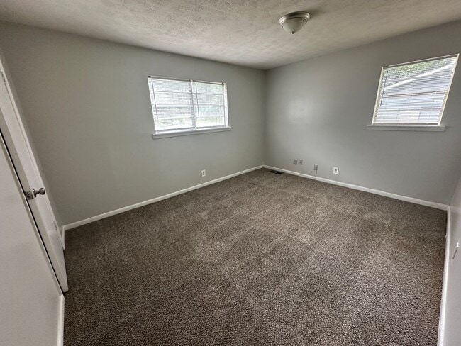 Photo - 4053 Log Cabin Dr