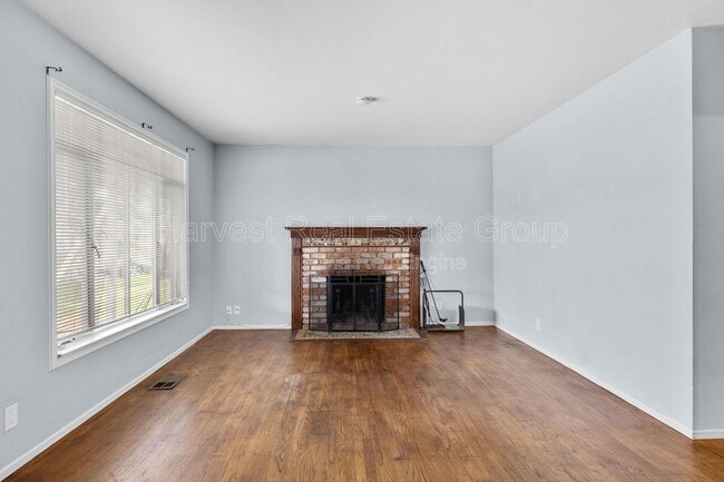 Photo - 25049 Willimet Way