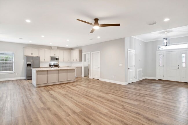 Photo - Spacious 2021 home close to beaches and sh...