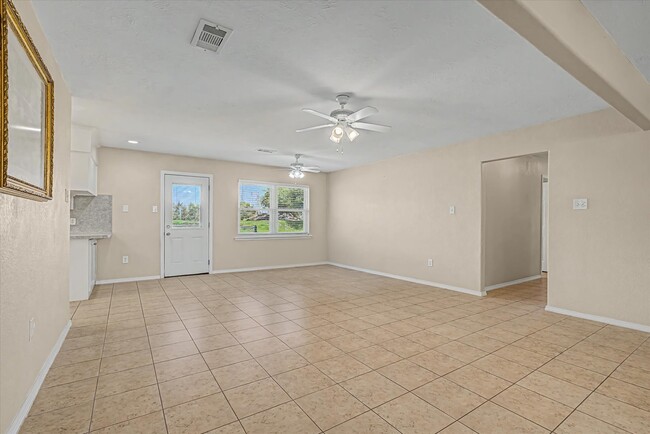 Photo - 827 Pickney Ave