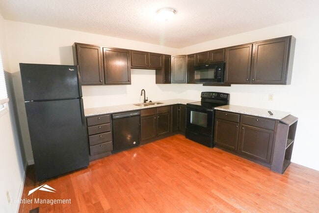 Photo - Spacious 3 bedroom townhome with a fenced in backyard!